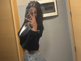 Alter: 18 / Zwilling - Alter: 168 / schlank - Geschlecht: weiblich - Ausrichtung: bisexuell - Haare: brünett / mittellang - Piercing: keins - bewebmaster-Alter: C - Hautfarbe: weiss - Augen: braun - Rasur: teilrasiert